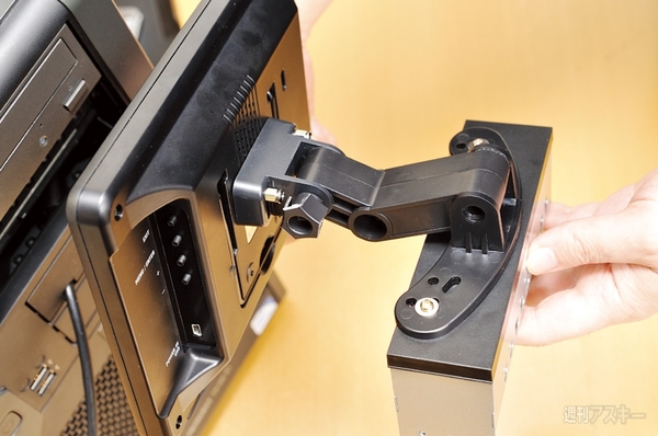 【第11回】リモートデスクトップ＆小型液晶で快適操作！：ネジ止めしただけ