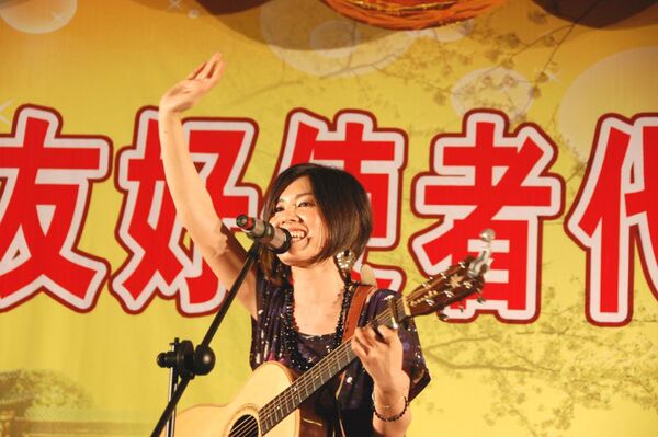 歌手の我那覇美奈さん