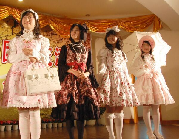 ロリータ服を中国人学生が