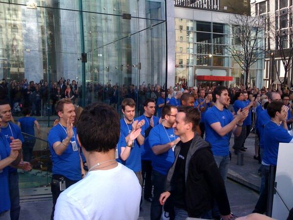 iPad発売の瞬間@NY旗艦店