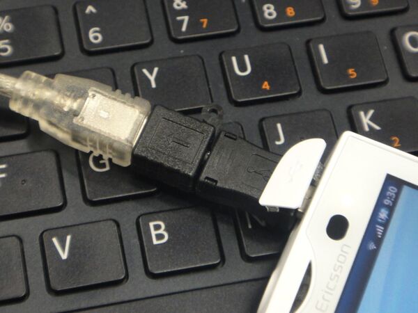 『ADM-04 miniUSB-microUSB変換アダプタ[MicroUSB変換アダプタ]』