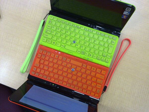 ビビットカラーのニューVAIO Pに早速触れました