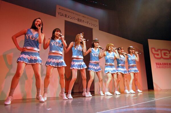 現メンバーによるライブで開幕