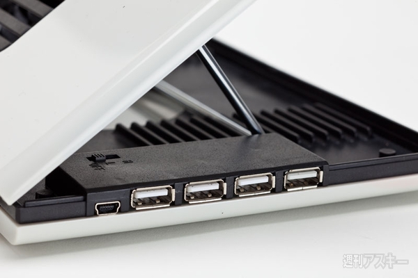 iPadにフィットするUSBファン＆ハブ搭載折りたたみスタンド N-BORD 