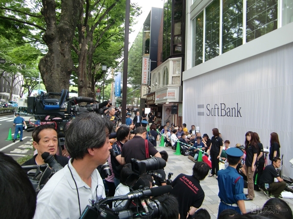 iPhone4ついに発売！孫社長も登場したソフトバンク表参道店レポ