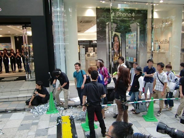 iPhone4ついに発売！孫社長も登場したソフトバンク表参道店レポ