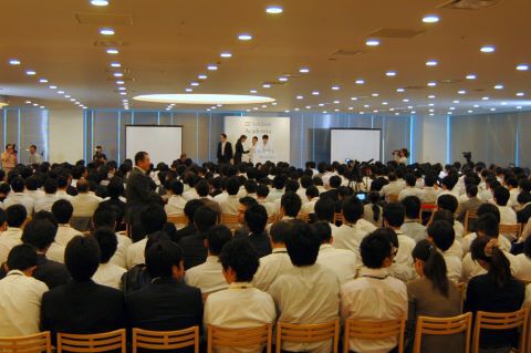 会場には約700名がつめかけた