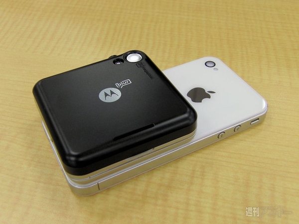 “四角い”海外Android、モトローラ『FLIPOUT』の魅力