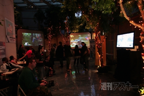 クラブ感覚で発売イベントを楽しむニューヨークのゲーマーたち