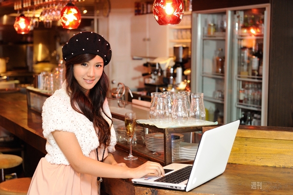 HP×アイドリング!!! 遠藤舞ちゃんが動画編集に挑戦：動画ごとに衣装チェンジ