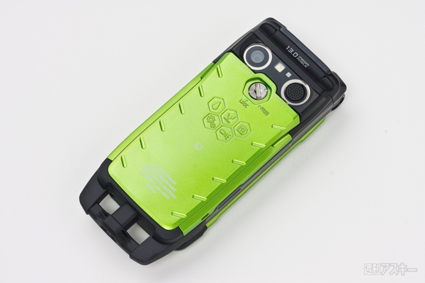 思わず見せたくなる裏面