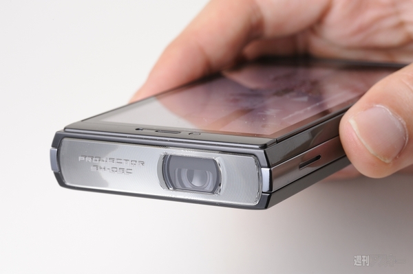 プロジェクター搭載