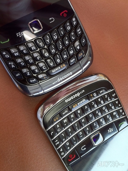 BlackBerry Curve 9300をBold 9700と比べてみた（即席）