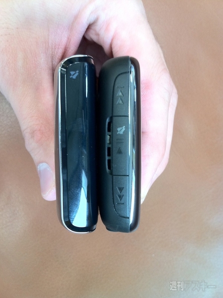 BlackBerry Curve 9300をBold 9700と比べてみた（即席）