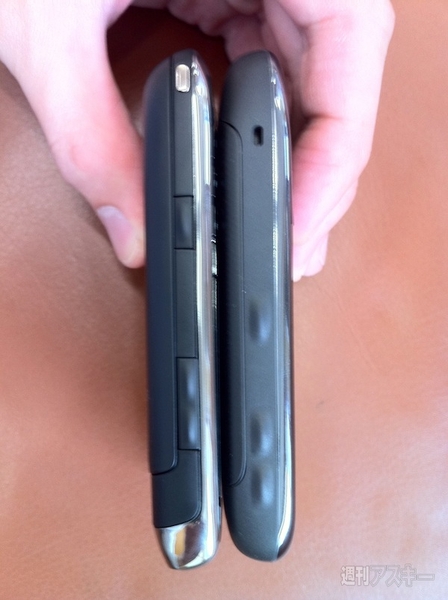 BlackBerry Curve 9300をBold 9700と比べてみた（即席）