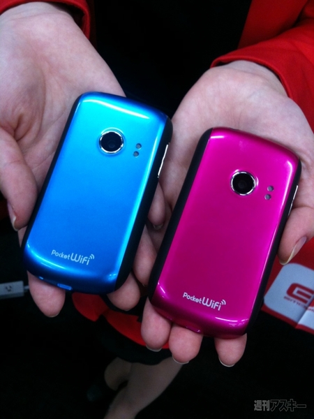 女性の手に載せてもこんなに小さい！