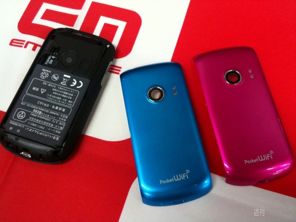 背面カバーが2色付属！