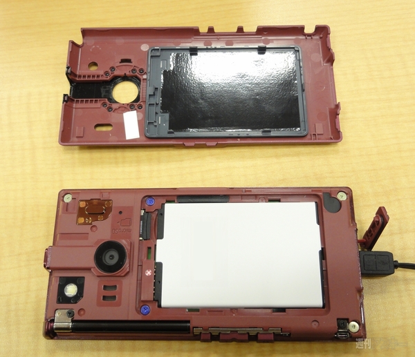 防水のためのパッキン（？）もカバー側に