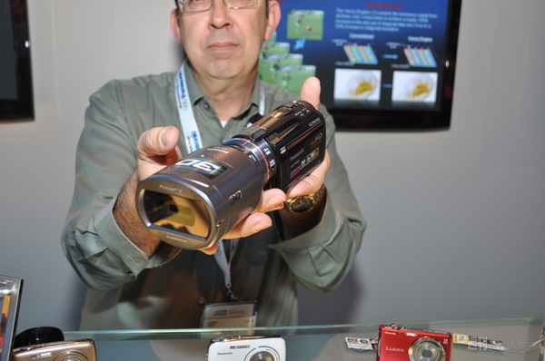 CES 2011：注目の3Dムービーや最新デジカメを一挙紹介！