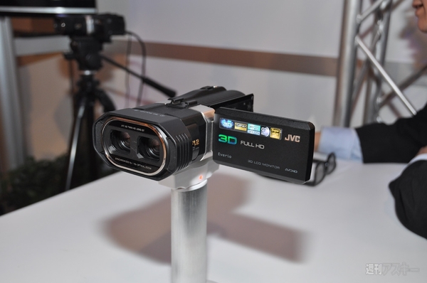 CES 2011：注目の3Dムービーや最新デジカメを一挙紹介！