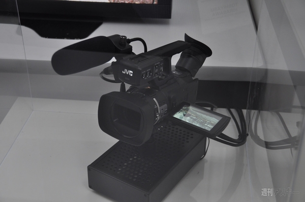 CES 2011：注目の3Dムービーや最新デジカメを一挙紹介！