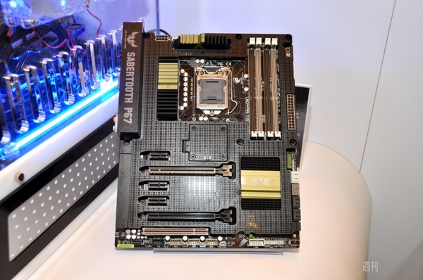 マザーボードメーカー編