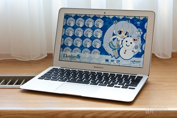 雪ミクの路面電車が札幌を駆ける