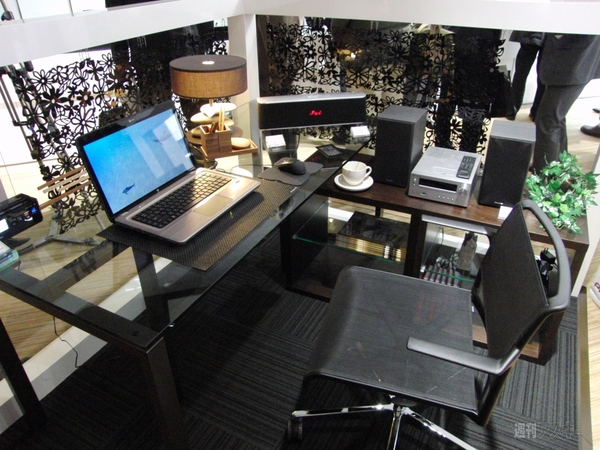 レイアウトデスク周り