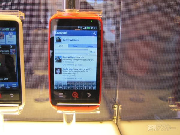 英INQのFacebookフォン2モデル