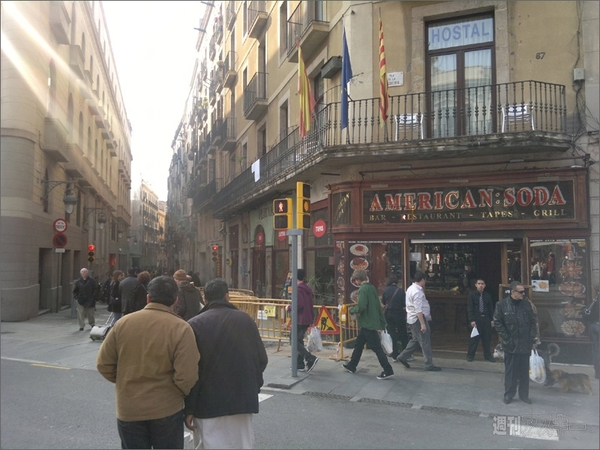 スペインで見つけた変わりモノ携帯電話