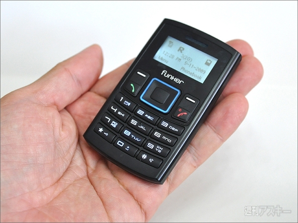 スペインで見つけた変わりモノ携帯電話