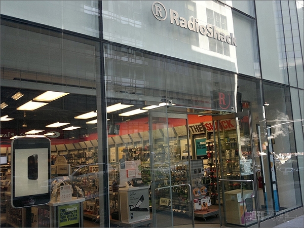 ニューヨークでもスマートフォンが手軽に買えるぞ