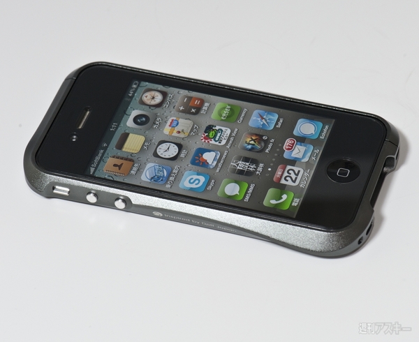 Iphone4のソリッド感をさらにアップするアルミ合金製バンパー Cleave Aluminium Bumper For Iphone 4 週刊アスキー