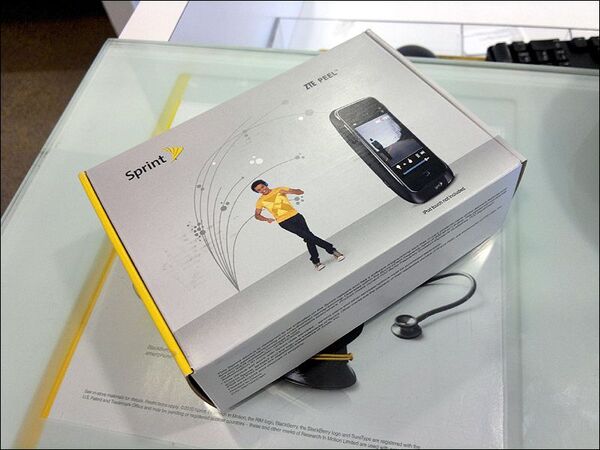 ZTEの新型“皮”がiPod touchを3G対応に