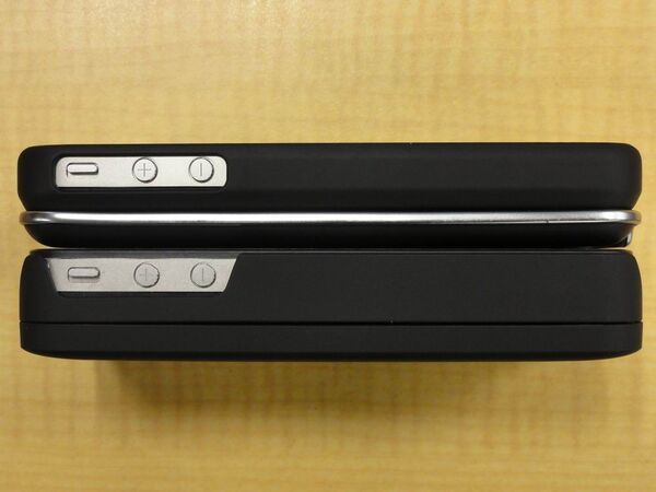 iPhone4用BTキーボードケース