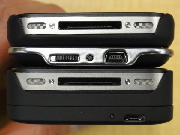 iPhone4用BTキーボードケース