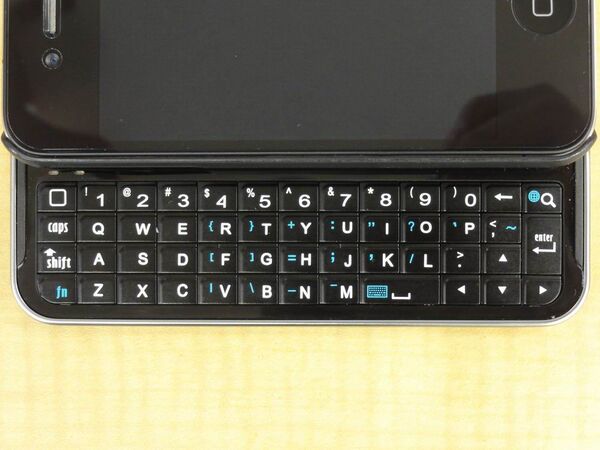 iPhone4用BTキーボードケース