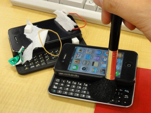 iPhone4用BTキーボードケース