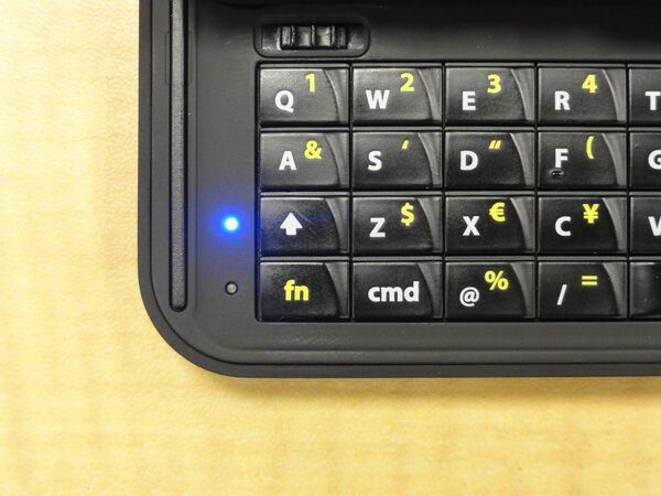 iPhone4用BTキーボードケース