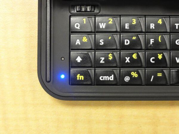 iPhone4用BTキーボードケース