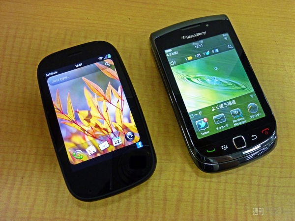 Palm Pre 2とBlackBerry Torch 01