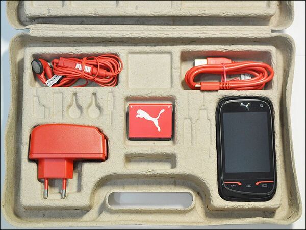 １万円で買えるスポーツ対応＆太陽電池搭載ケータイ『PUMA Phone』