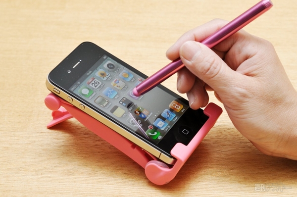 スマホやタブレットで使えるキュート&コンパクトスタンド