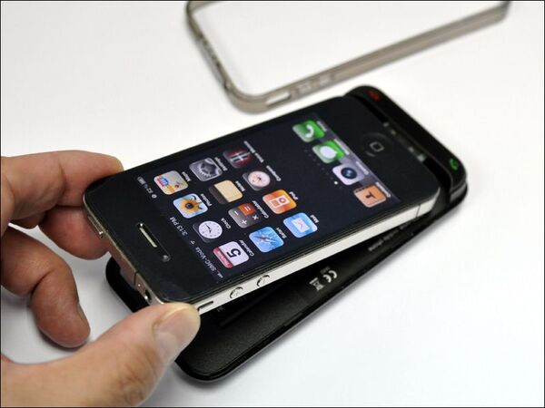 【海外限定＆自己責任！】iPhone4をデュアルSIM対応にしちゃう専用本体カバー