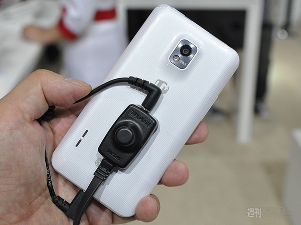 カラーはホワイトに加えブラックも