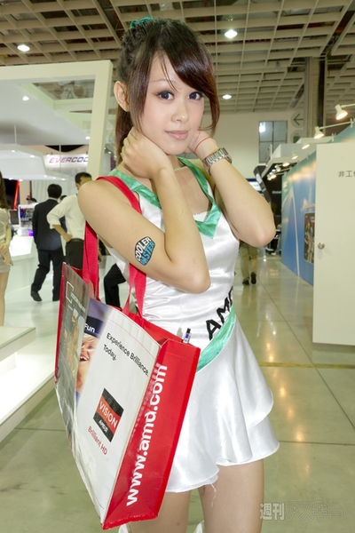 COMPUTEX会場で見かけたキレイなお姉さんたち