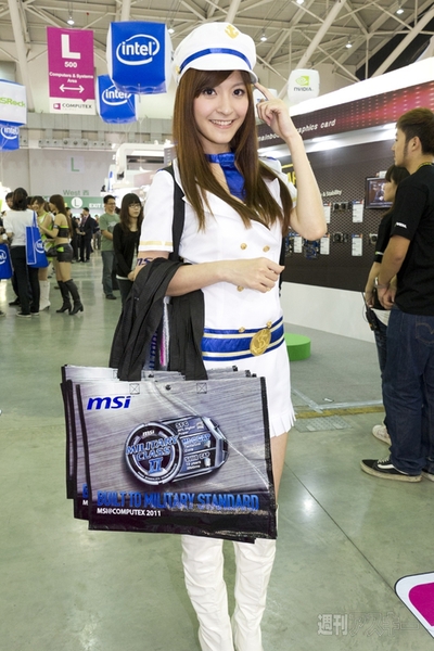 COMPUTEX会場で見かけたキレイなお姉さんたち