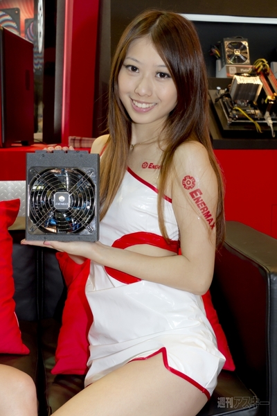 COMPUTEX会場で見かけたキレイなお姉さんたち