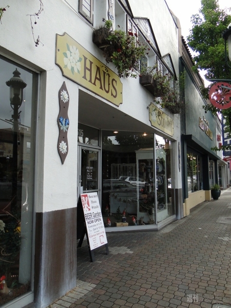 アップル社員がiPhone4を忘れたバー『Gourmet Haus Staudt』