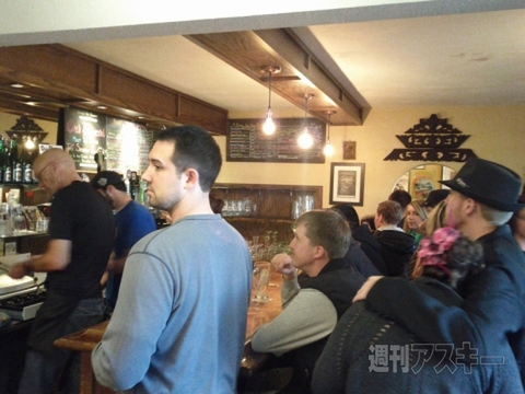 アップル社員がiPhone4を忘れたバー『Gourmet Haus Staudt』